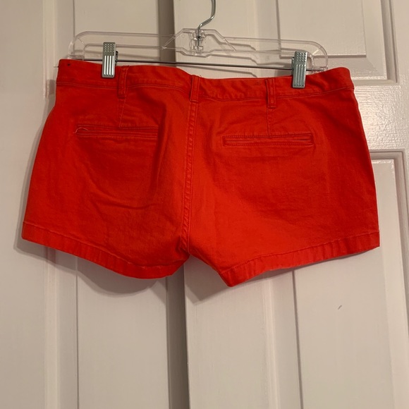 Red shorts - Picture 2 of 2